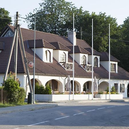 Hotel Liilia Kaina Екстер'єр фото