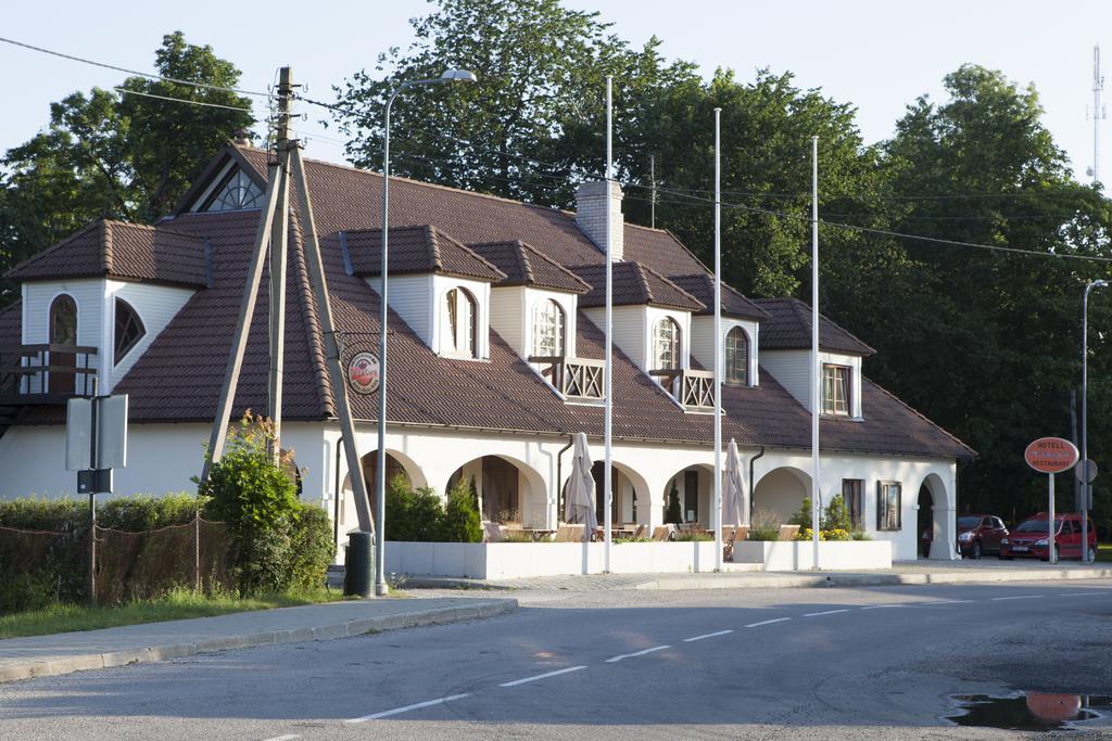 Hotel Liilia Kaina Екстер'єр фото