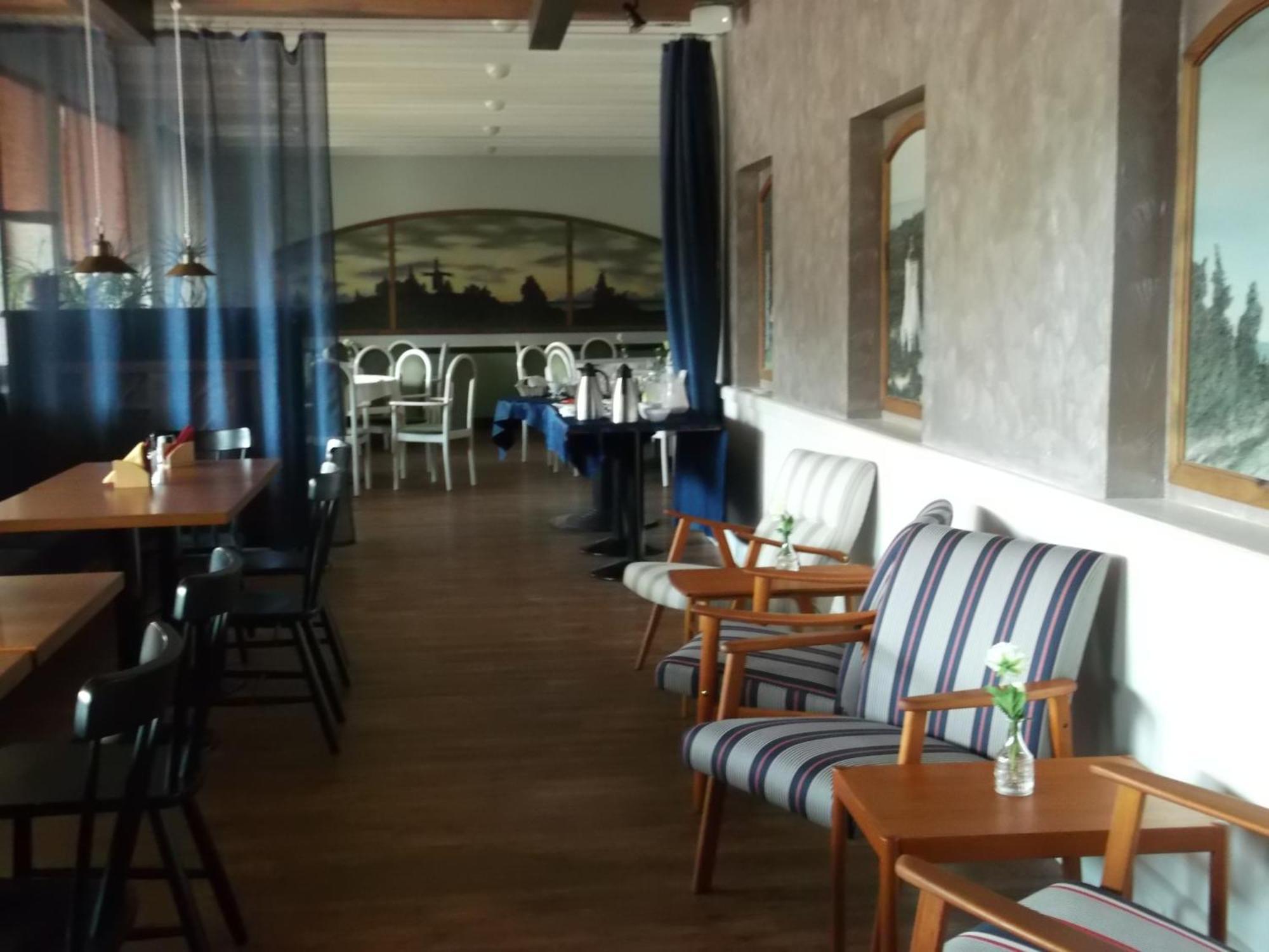 Hotel Liilia Kaina Екстер'єр фото