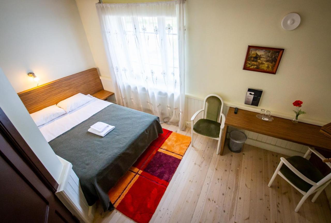 Hotel Liilia Kaina Екстер'єр фото