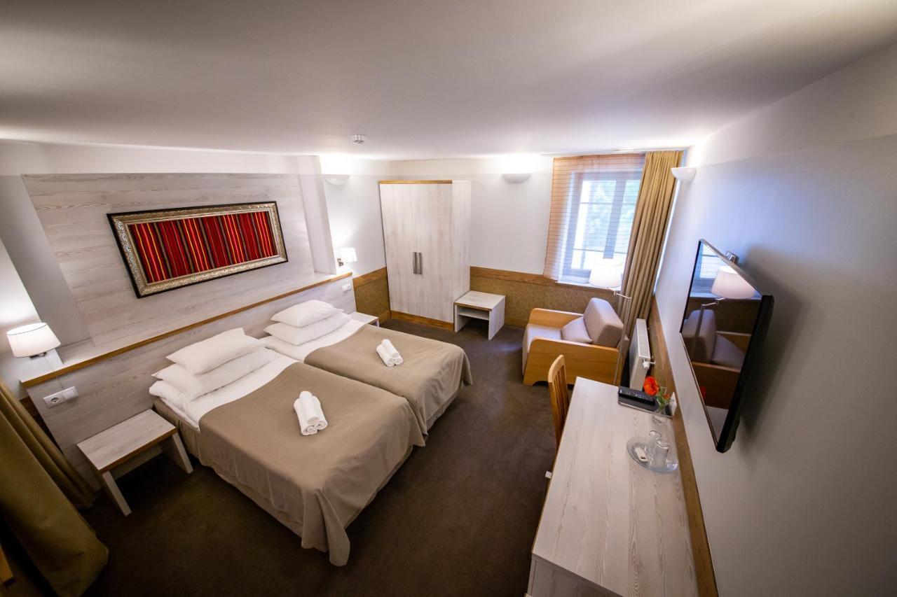 Hotel Liilia Kaina Екстер'єр фото