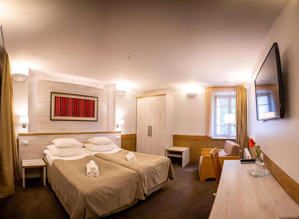 Hotel Liilia Kaina Екстер'єр фото
